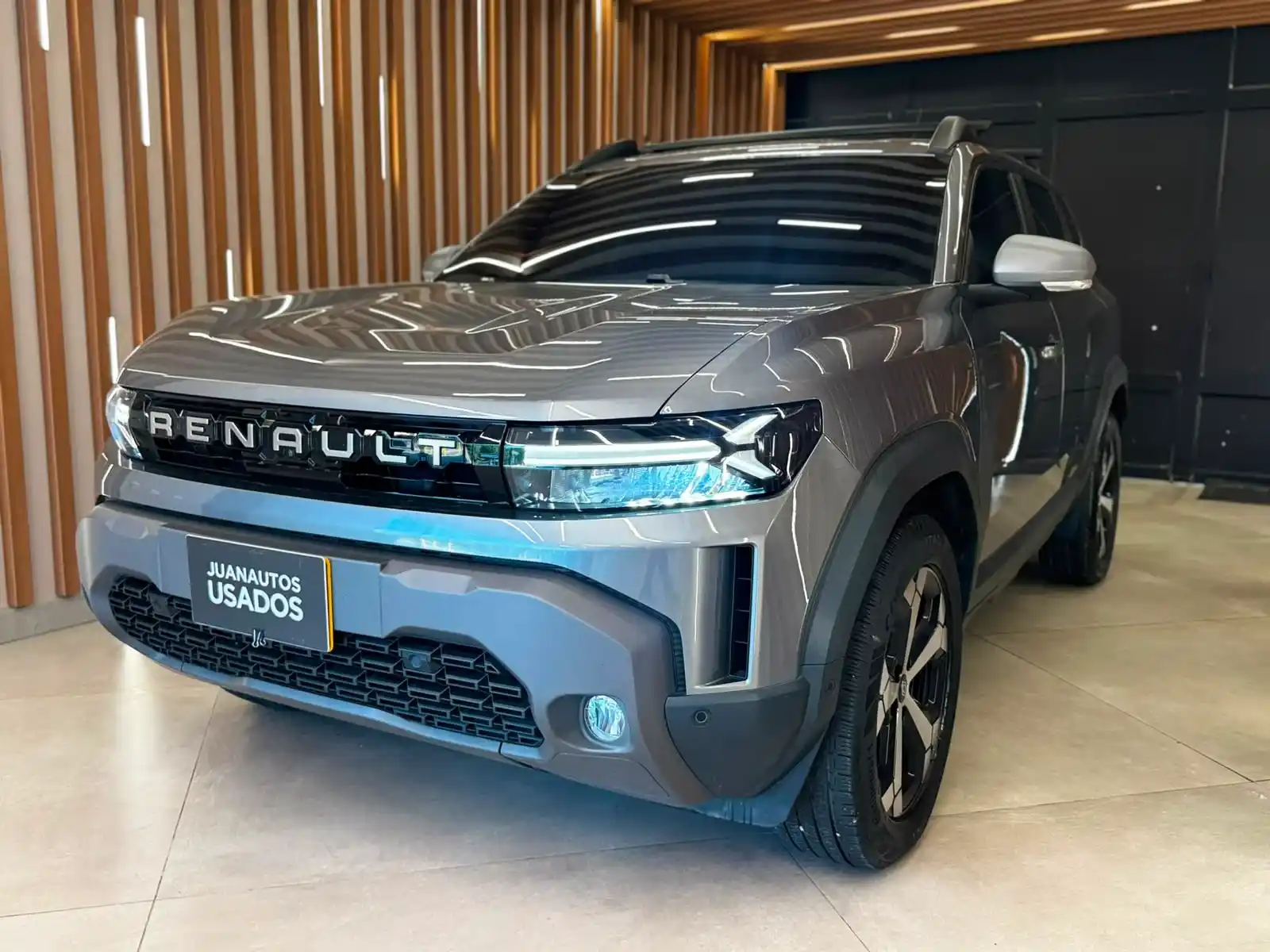 usados-juanautos-renault-duster-e-tech-gris-austral-01